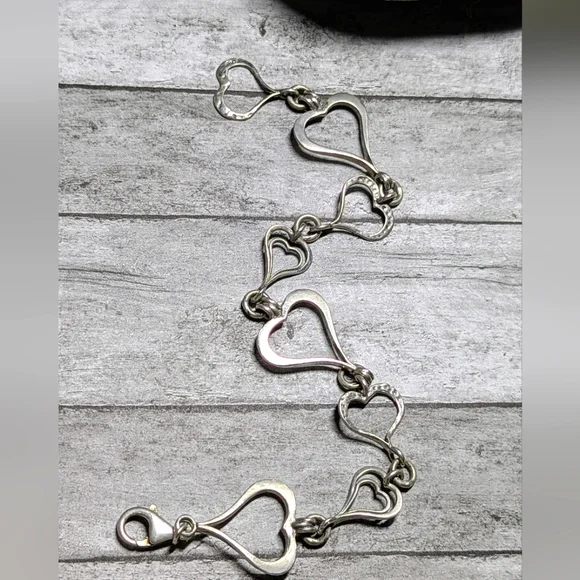 Sipada Retired "Spread Love" Oxidized Sterling Silver .925 Signed Heart Bracelet - Picture 3 of 8